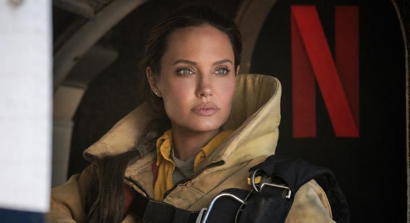 Mától a Netflixen: A Yellowstone alkotójának feszült túlélőfilmje Angelina Jolie-val felkerült a platform katalógusába
