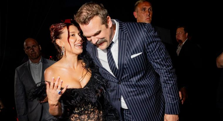 David Harbour és Millie Bobby Brown főszereplésével érkezik a Kamaszok alkotójának kémsorozata