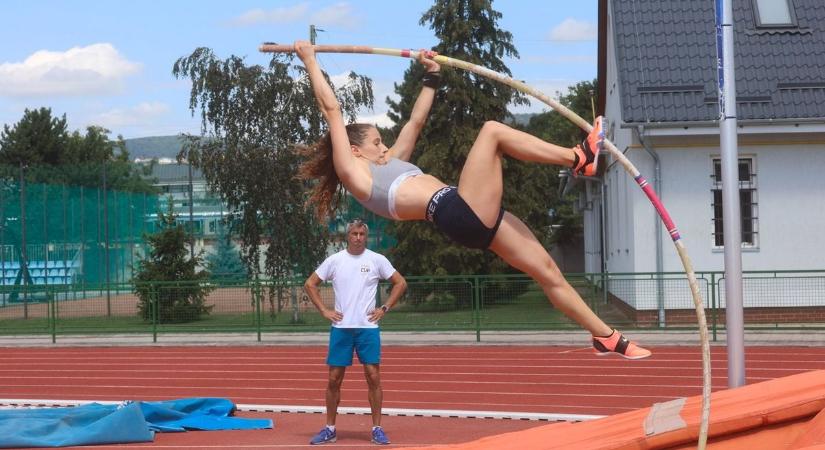 Három arany és egy címeres mez: szárnyaltak a pécsi atléták