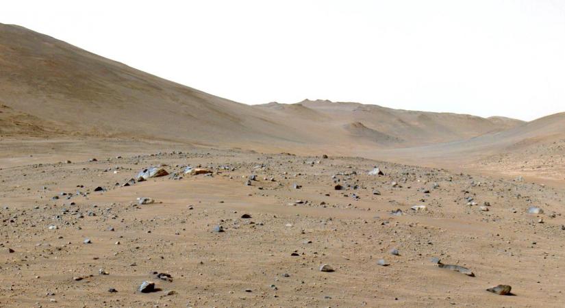Újabb helyen bukkant ősi élet nyomaira a NASA marsjárója