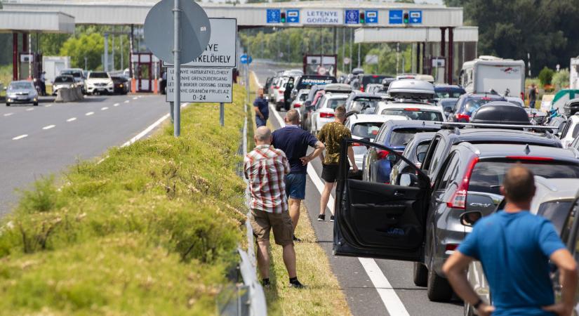 Alakulnak a dugók az országban, az M7-esen már torlódik a forgalom a Balatonra tartók miatt