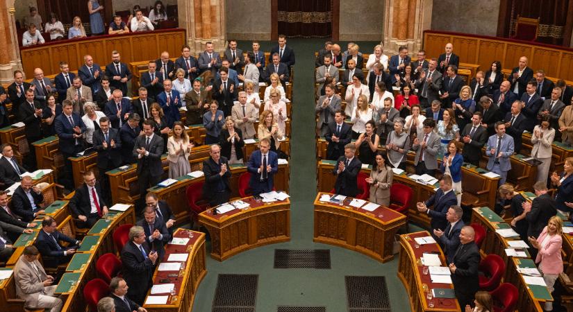 Ezen ne múljon semmi, jöhetnek az európai uniós milliárdok, Sulyok Tamás rendben alá is írta a héten elfogadott törvényt