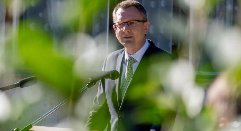 Rétvári Bence az Erzsébet hídnál kritizálta a Pride-ot és az LMBTQ-közösséget