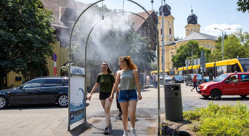 Párakapuk és hideg víz: így segítik a debrecenieket a kánikulában