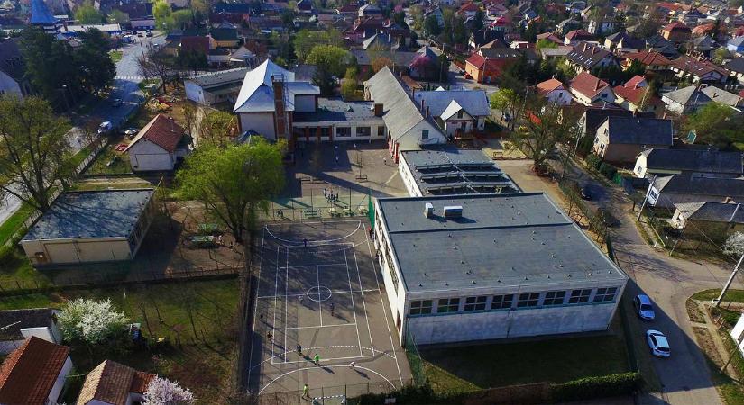 Keresik a tervezőt a debreceni iskola felújításához