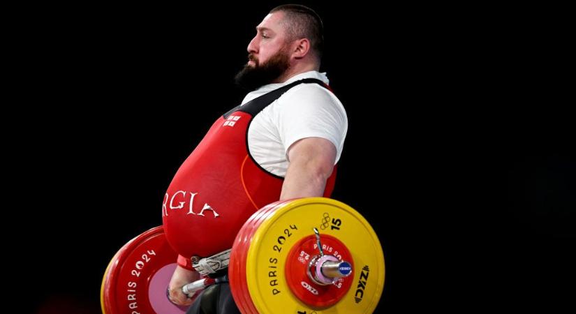 Tömegverekedés volt a grúz parlamentben, háromszoros olimpiai bajnok súlyemelő volt az egyik résztvevő