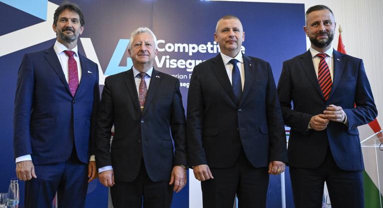 Közös hadgyakorlatokban és szorosabb együttműködésben állapodtak meg a V4 védelmi miniszterei
