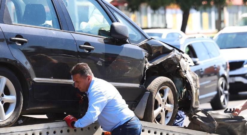 Nem elég, hogy megfőnek a motorok, autópályás hiénák húzzák le a családokat – kőkemény a nyári szezon a somogyi autómentőknek