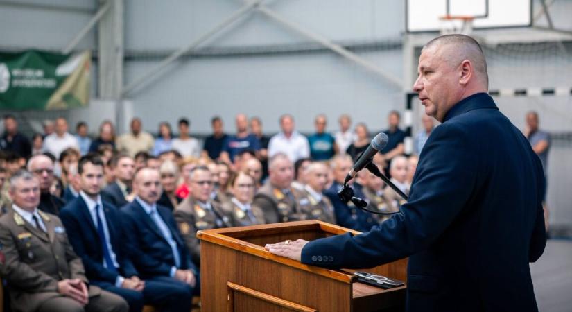 Újra tartalékos katona lett Ruszin-Szendi Romulusz honvédelmi miniszter