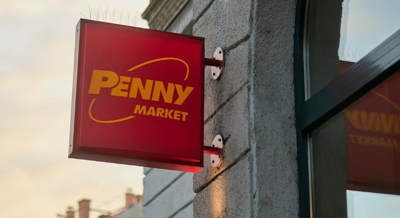 Több kamionnyi ásványvíz adományt indít a Penny a zalai települések megsegítéséért
