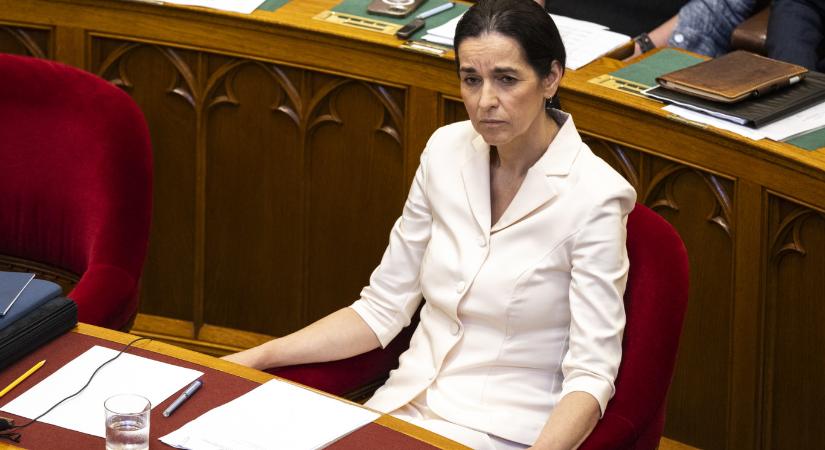 Orbán Anita döntött, egy csapásra 37 magyar nagykövetnek ér véget a diplomáciai pályafutása