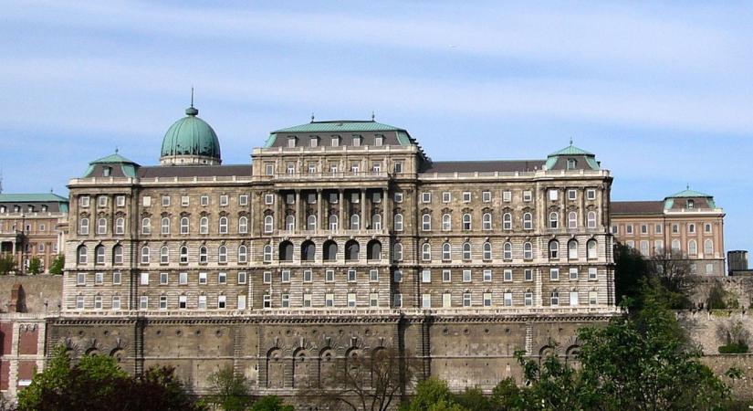 Politikai zsákmány lett a nemzeti könyvtárból: inkompetens vezetőkről és szabadrablásról írnak az OSZK dolgozói