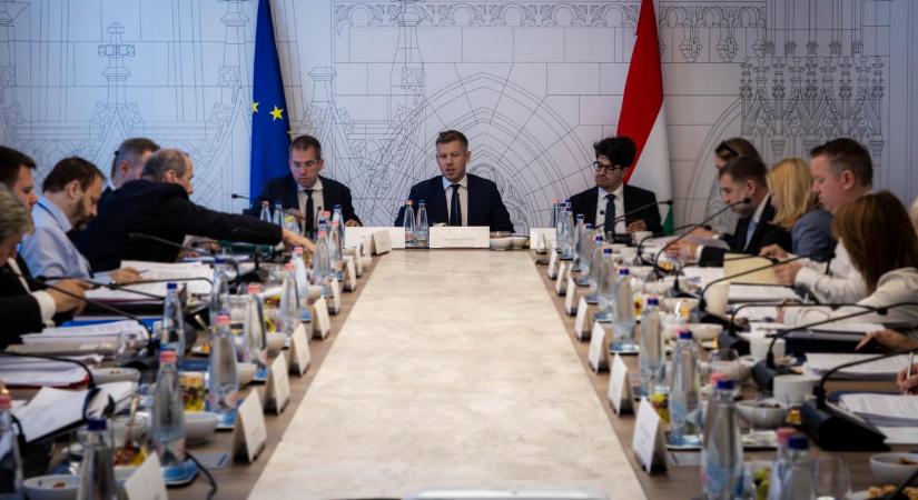 Kicsivel emelik a pedagógusok bérét, a Tisza pártalapítványa pedig 887 millió forintot kap a költségvetésből