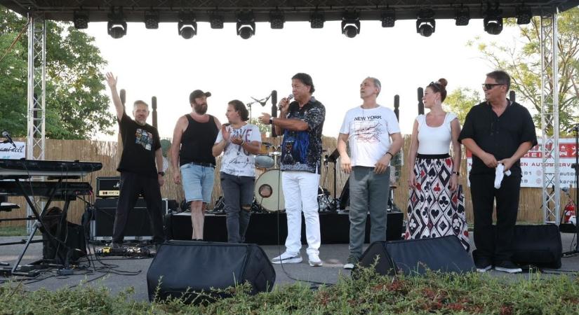 Brutális sztárparádéval indult a Sárközi Bográcsos Fesztivál: mutatjuk a szombati szuper programokat! (képgalériával)