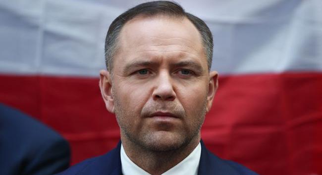 Nawrocki lengyel elnök népszerűsége történelmi csúcsot döntött, miután megfosztotta Zelenszkijt a kitüntetésétől