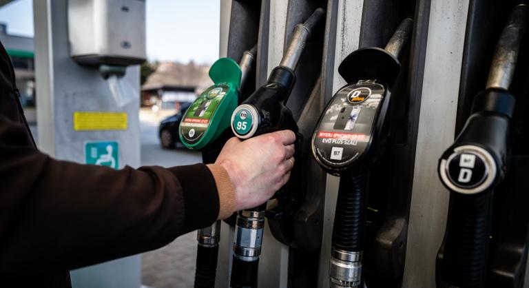 Szombattól megszűnik a hatósági üzemanyagár Magyarországon