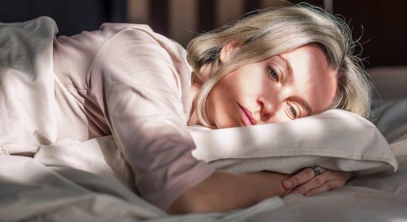 Sokkal több, mint csak hőhullámok: az érintett nők közel fele teljesen egyedül marad a menopauza lelki viharaival