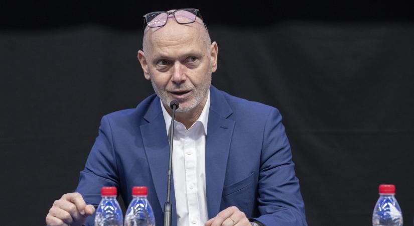 Meglepő dolog derült ki a sportállamtitkárról, kénytelen volt megváltoztatni a nevét