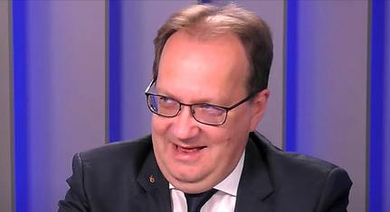 Kovács Áron bírálta a Hoppál Péternek tervezett komlói díszpolgári címet