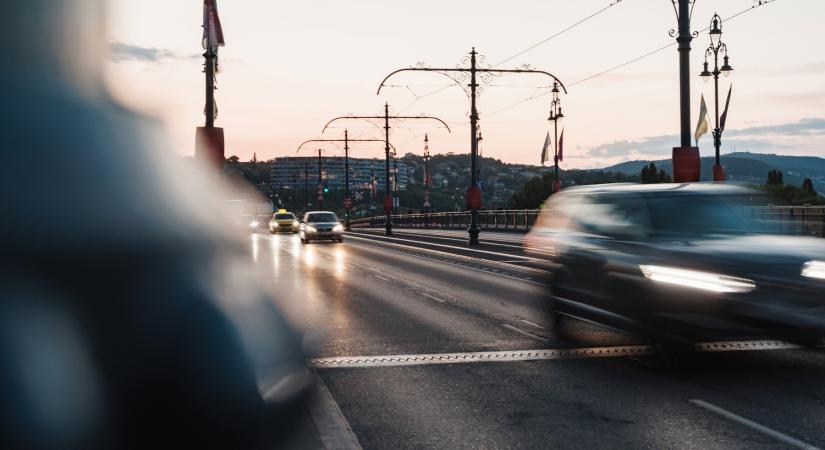 Közeleg a határidő, ami miatt bukható az autózás