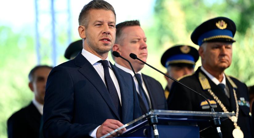 Magyar Péter a tisztavatáson: nem annak kell félnie, aki a törvényt betartja
