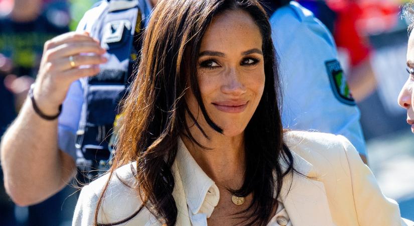Lekoppintotta Katalin ikonikus ékszerét Meghan Markle – fotó