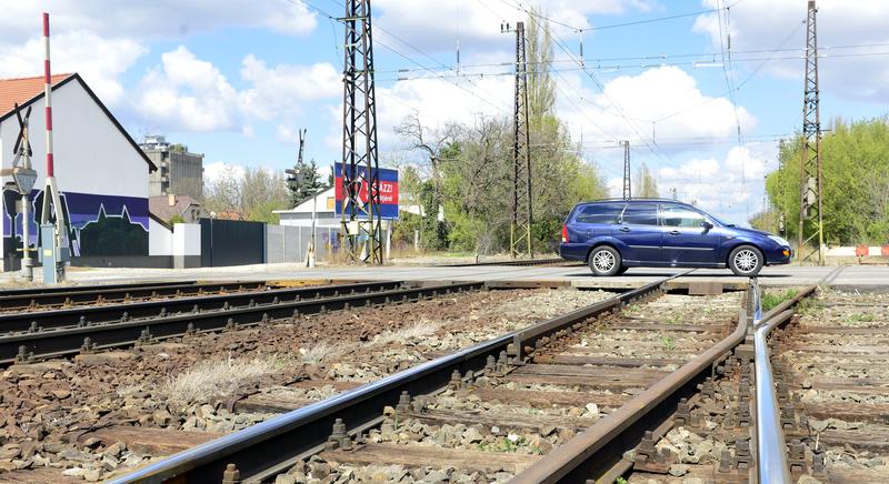 Fokozott óvatosságra van szükség a vasúti átjárókban!