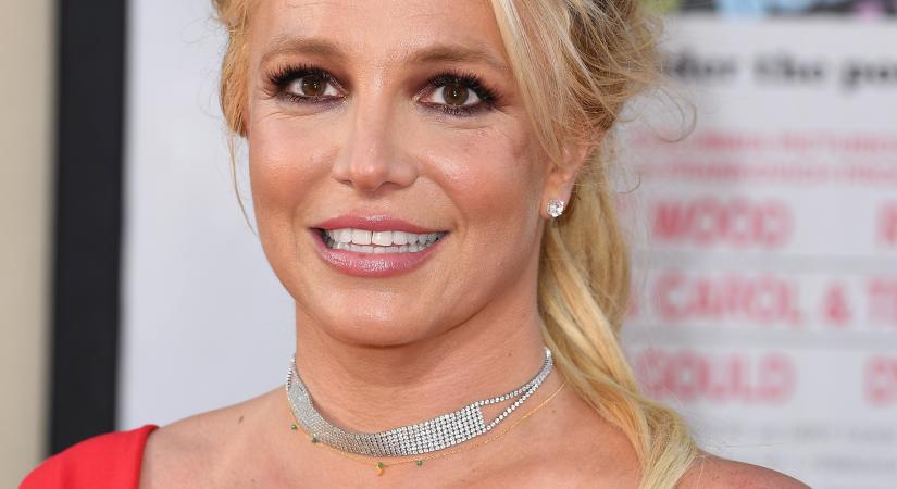 Ők Britney Spears jóképű fiai, meghódították a kifutót a párizsi divathéten – A közös szereplésük mindenkit meglepett