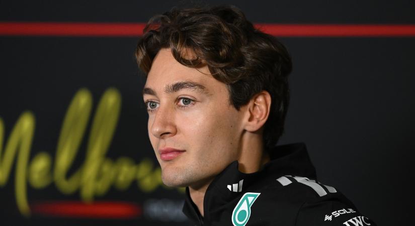 Dráma az időmérőn: Verstappen a falban, Russell az élen