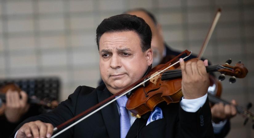 Gyűlöletcunami zúdult a Budapesti Showszínházra, amiért elvállalták Mága Zoltán turnéjának megszervezését