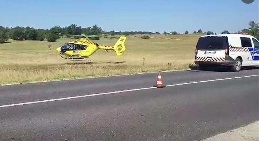 Életveszélyesen megsérült a motoros, mentőhelikopter landolt Zalahalápnál