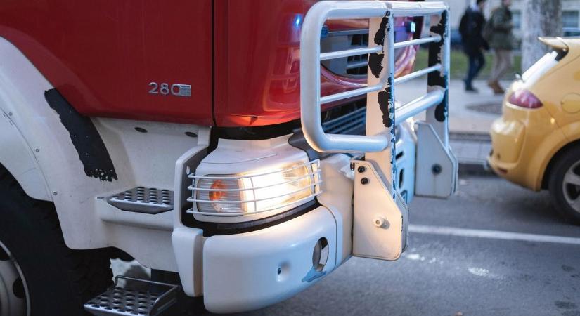 Kigyulladt egy utasokkal teli busz Győrben
