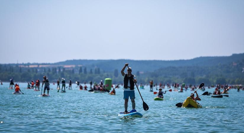 Nyolcezren a Zamárdi-Tihany-Zamárdi átevezésen, volt egy 33 perces hajó