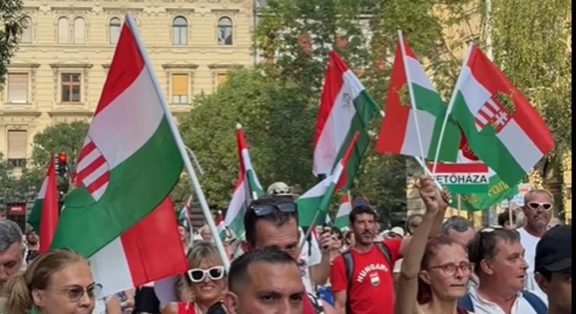 A patrióták is utcára vonultak Budapesten