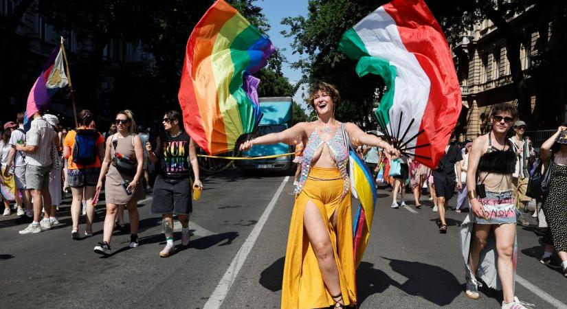 Kisebb incidensek a Pride-on, nagy melegben vonul a tömeg