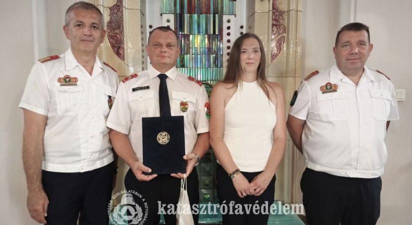Gratulálunk! Pécsi kapta az év tűzoltója címet