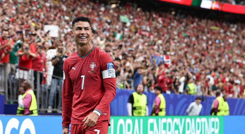 Kiváló hangulat a portugálok edzésén, C. Ronaldo csapattársával bolondozott a kulcsfontosságú meccs előtt - Kövesse a világbajnokság legfontosabb eseményeit élő hírfolyamunkban!