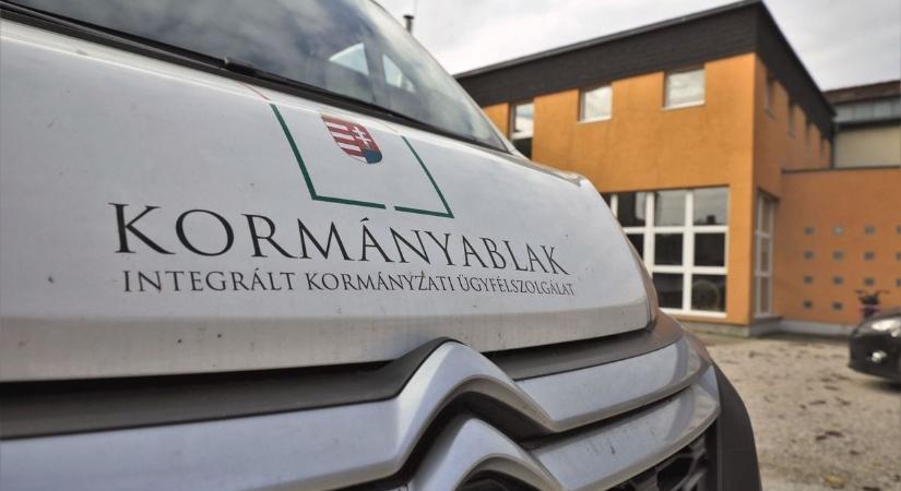 Hőségriadó alatt a kormányablakbusz is parkolópályára áll