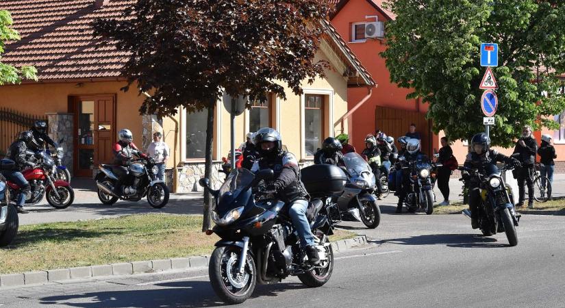 Szívmelengető összefogás két keréken, így segíthet bárki egy jó ügyet Jászberényben