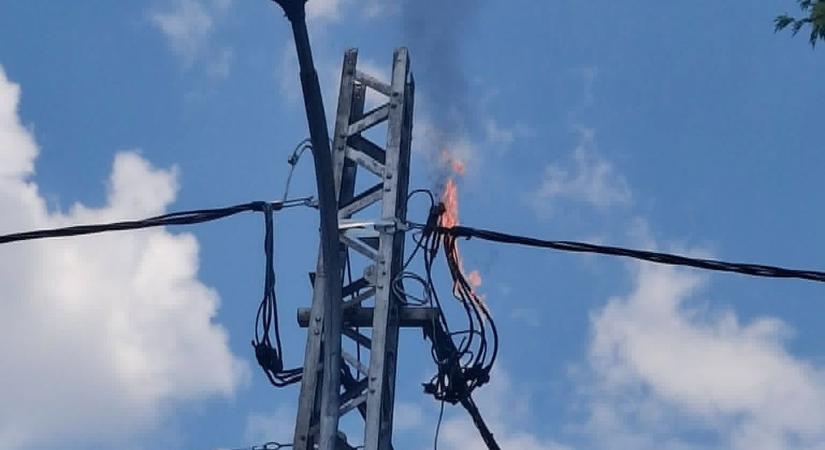 Égő kábelek miatt riasztották a tűzoltókat Kerecsenden