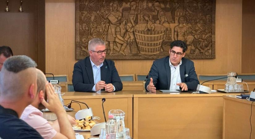 Közösen lépnek fel a gyöngyösi áramtolvajok ellen: komoly szankciók jöhetnek