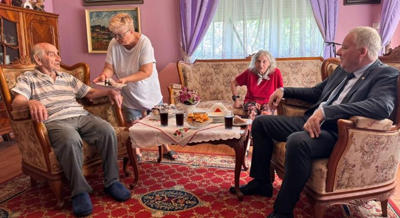 A kilencvenéves Gyuri bácsi szerint a hosszú élet titka a koránkelés