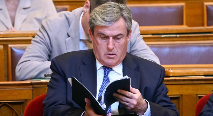 Paks csökkenti teljesítményét, a Duna túl meleg
