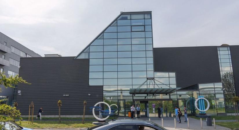 Tarr Zoltán bejelentette, azonnal megszűnt a közmédia vezérigazatóinak megbízatását