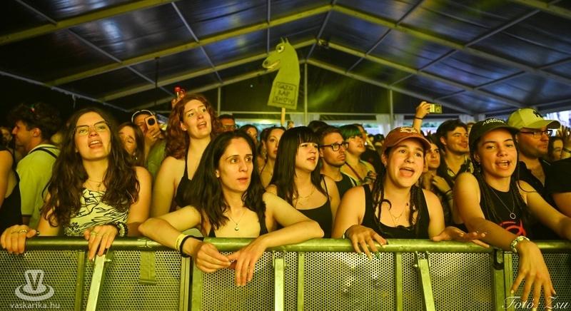 A fesztivál, ahol egyszer csak Kiss Tibi jön szembe a tóban...