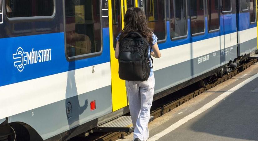 Korlátozza a sebességet a MÁV a hőség miatt – több vasútvonalon is késésekre kell készülni