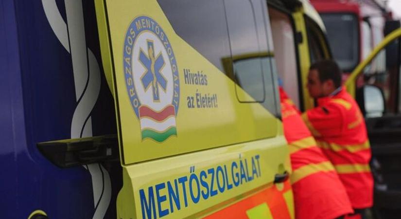 Halálos baleset történt a 3-as főúton, teljes útzárat rendeltek el - mentőhelikopter is a helyszínen