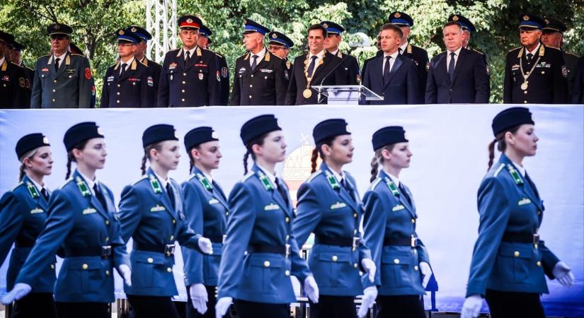 173 új tisztet avattak fel a Nemzeti Közszolgálati Egyetem ünnepségén  képek