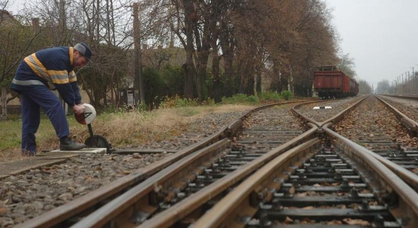 Vissza az időben: újraindul a baranyai vasútvonal, 60 km/h-val „száguldozik” majd a retró vonat