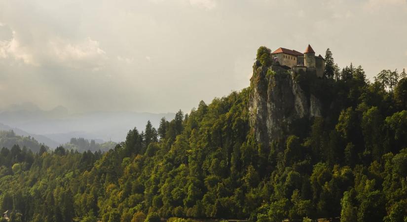 Hosszú ideig nem találták a szlovén hegymintők a bledi vár faláról leesett magyar fiút